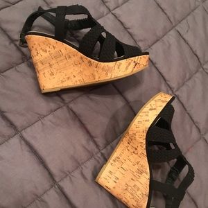 Black wedges
